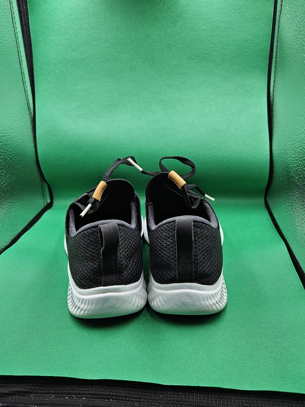 Nike Men's Black Knit Athletic Shoes with White Sole and Tan Pull Tab